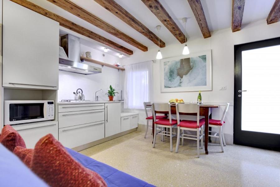 Cozy Apartment Up To 4 In Biennale Giardini By Bricola Apartments Venice Ngoại thất bức ảnh